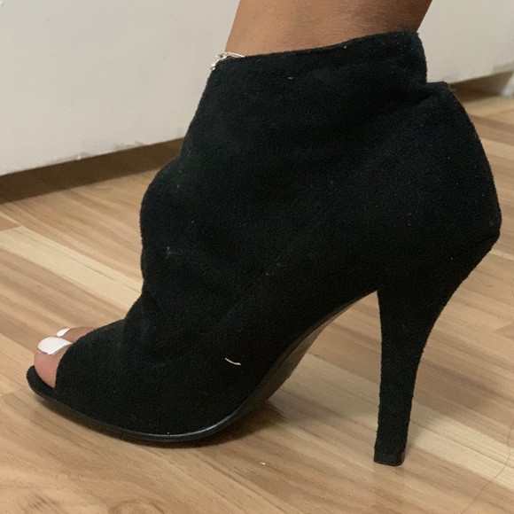 Heels - Picture 5 of 6